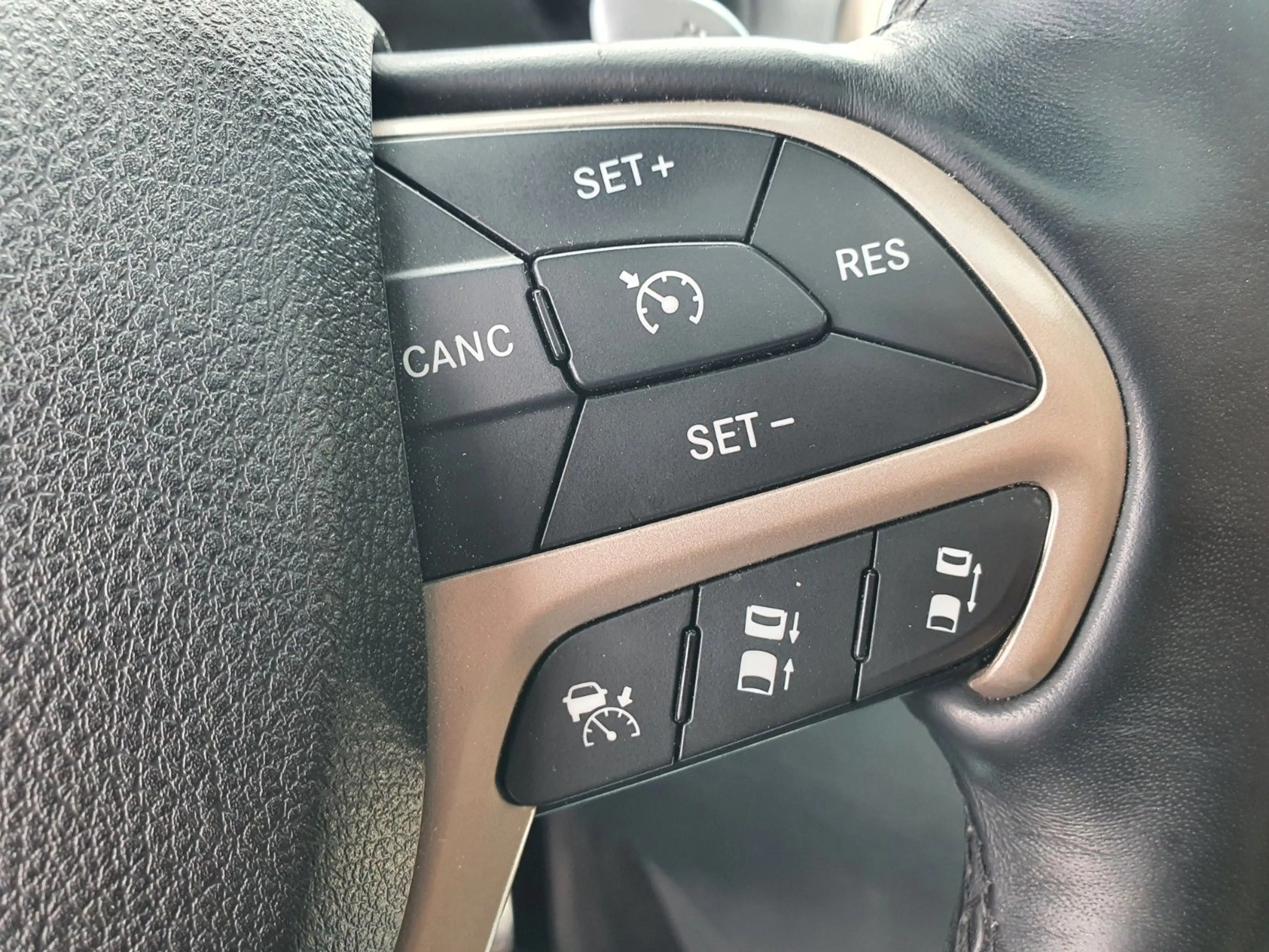 Jeep Grand Cherokee 3.0CRD Summit MOTOR STARTET NICHT — photo 21