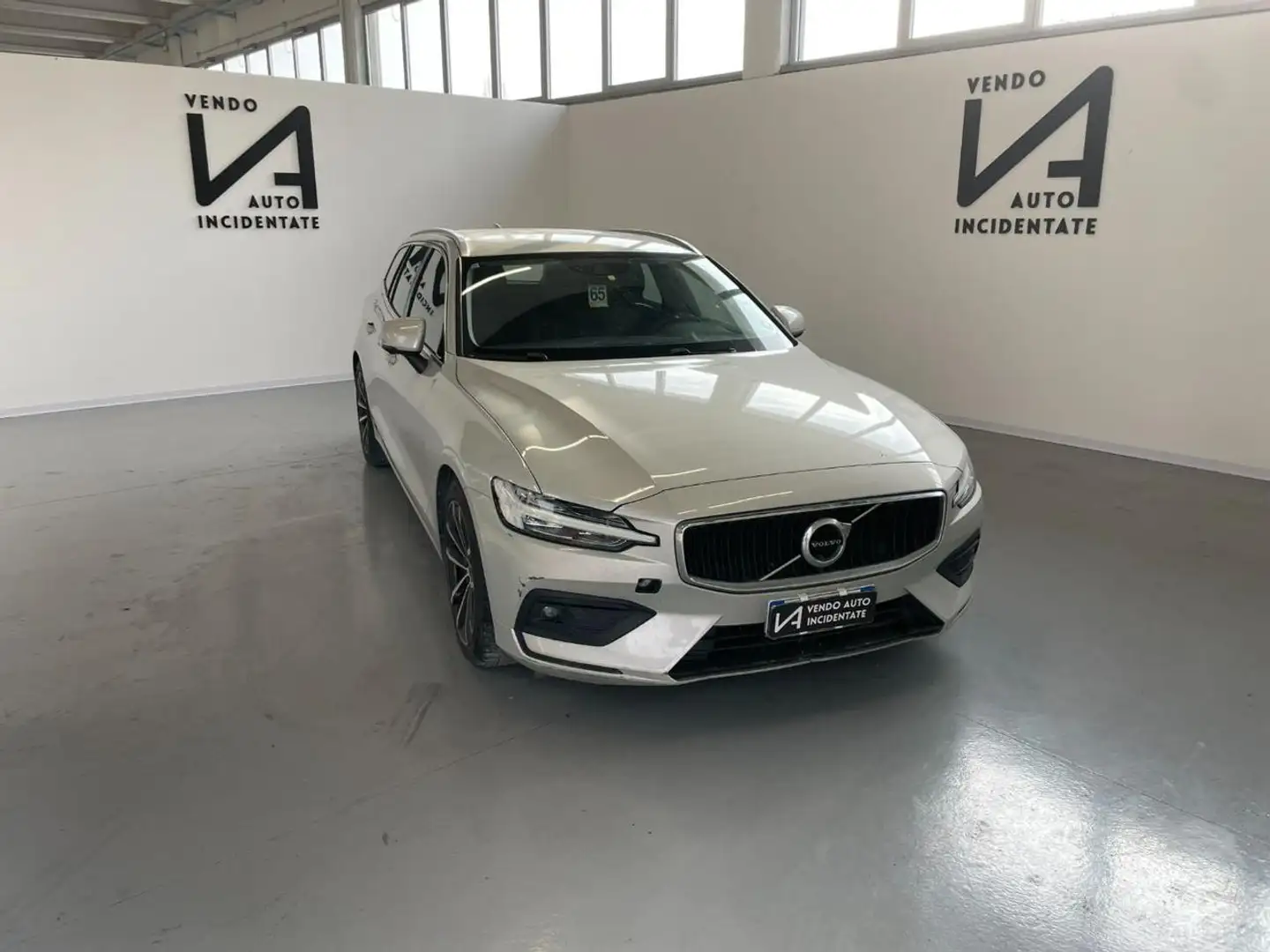 Volvo V60 2.0 D3 150CV GEARTRONIC BUSINESS *ALLUVIONATA* Grigio - 1