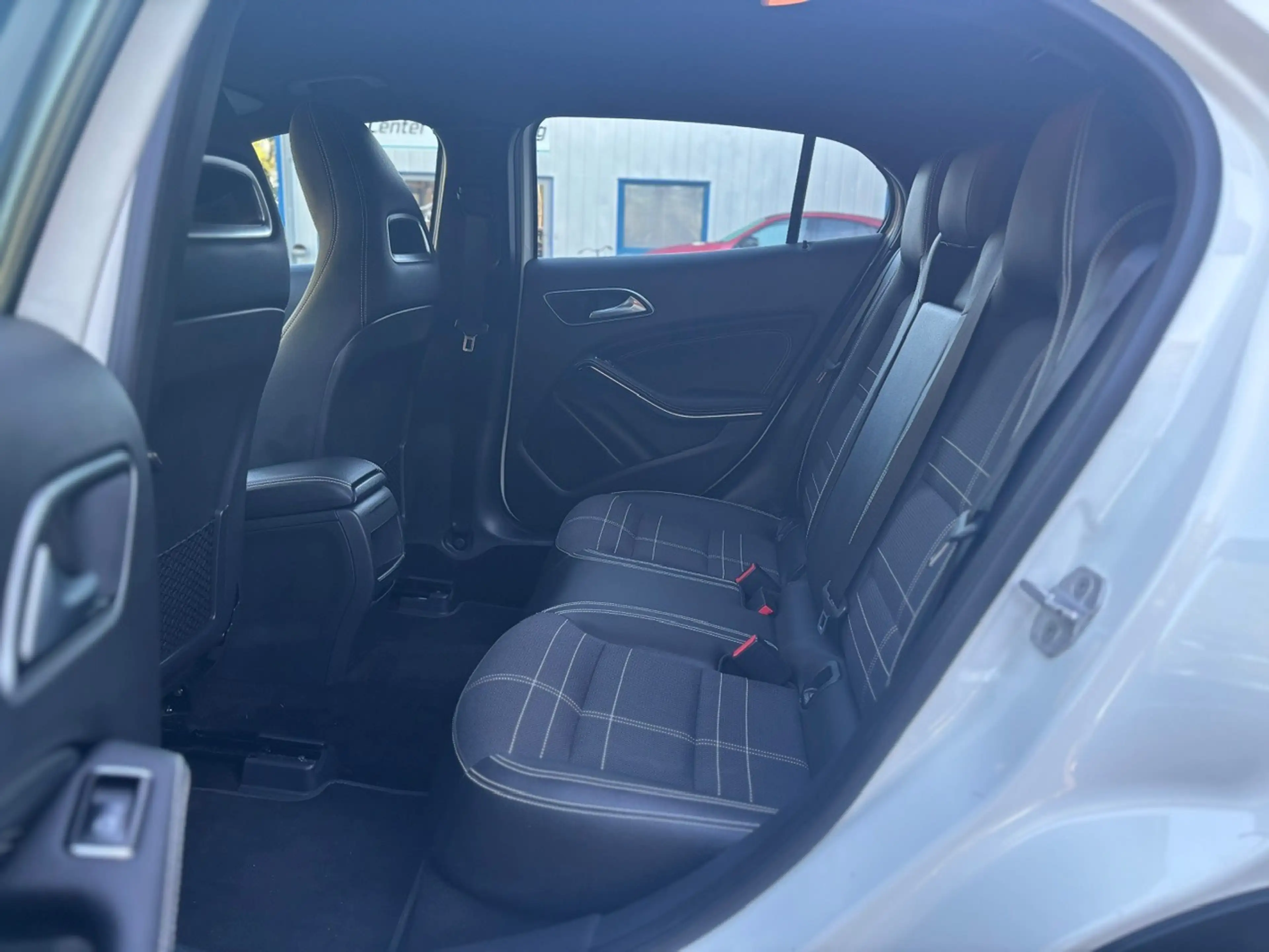 Mercedes-Benz GLA 200 7G-DCT / "Urban" / Automatik — photo 13