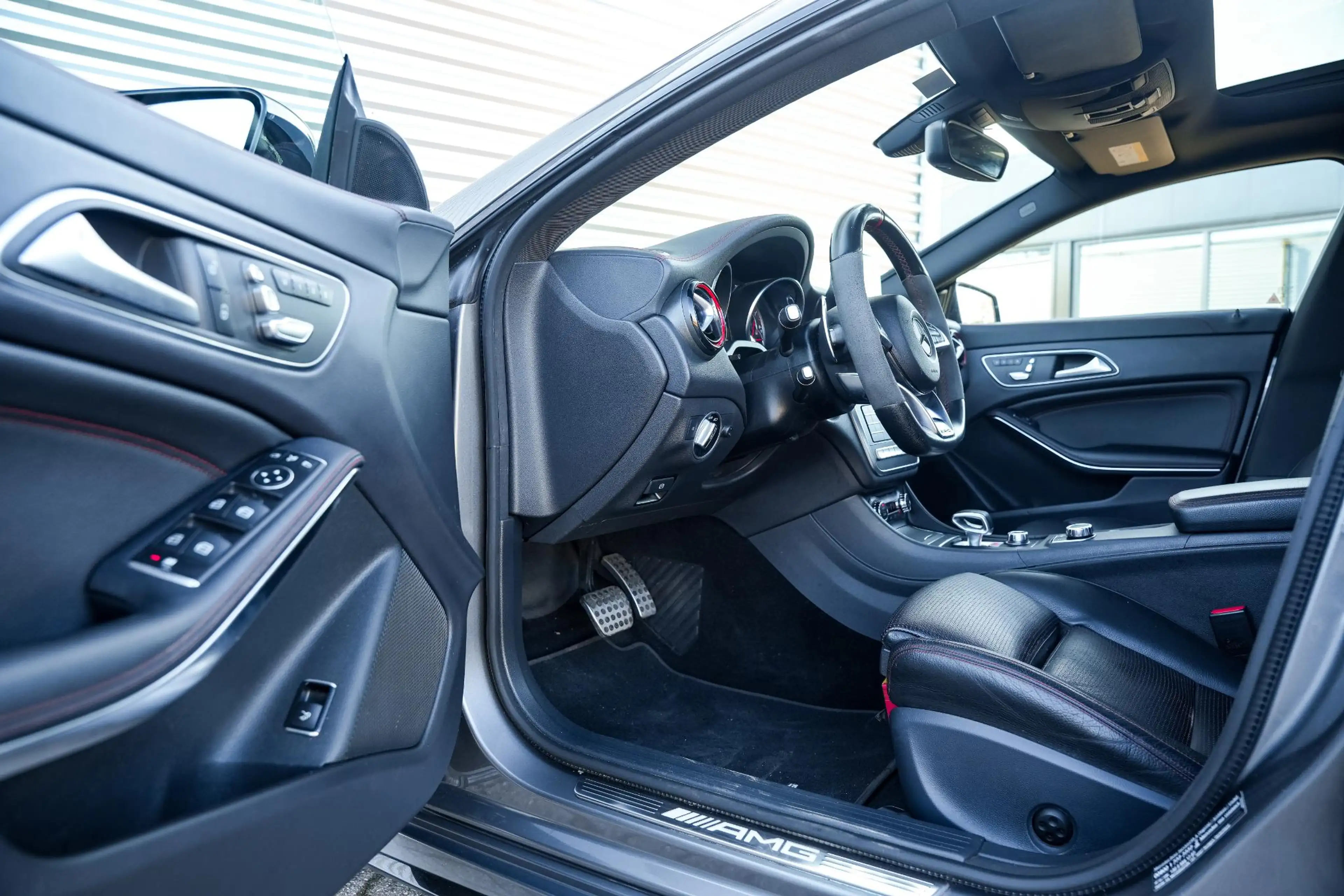 Mercedes-Benz CLA 45 AMG 4MATIC Ambition Panoramadak Schaalstoelen Leer Mem — photo 6