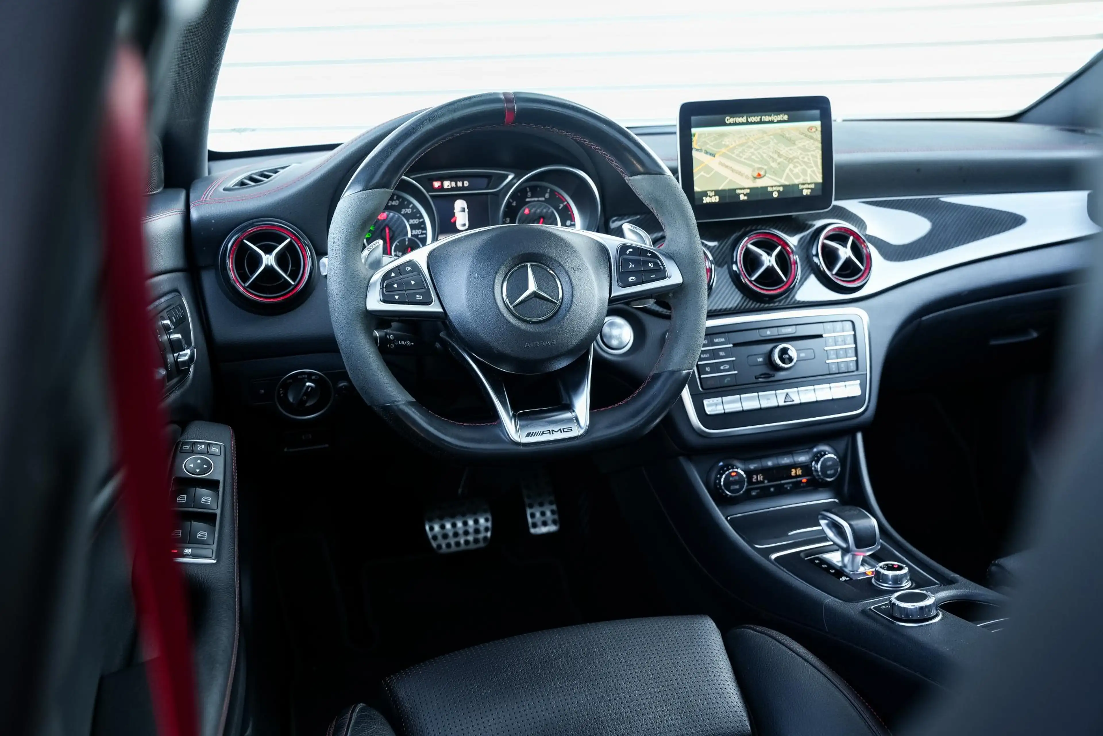 Mercedes-Benz CLA 45 AMG 4MATIC Ambition Panoramadak Schaalstoelen Leer Mem — photo 4