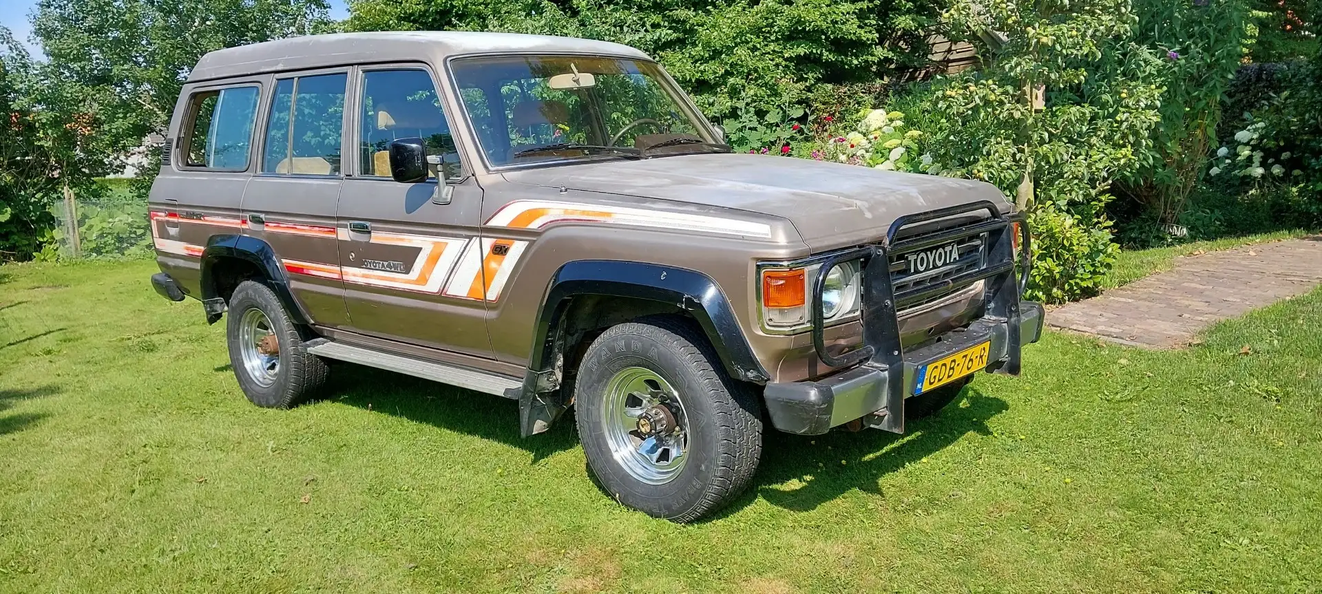 Toyota Land Cruiser FJ62 high roof Brons - 1