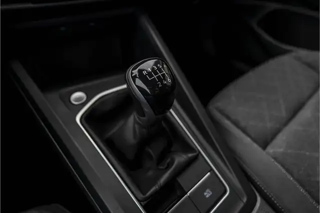 Volkswagen Golf view 23