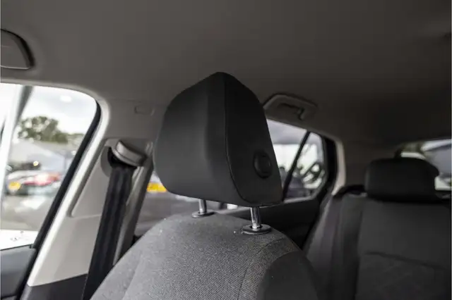 Volkswagen Golf view 12