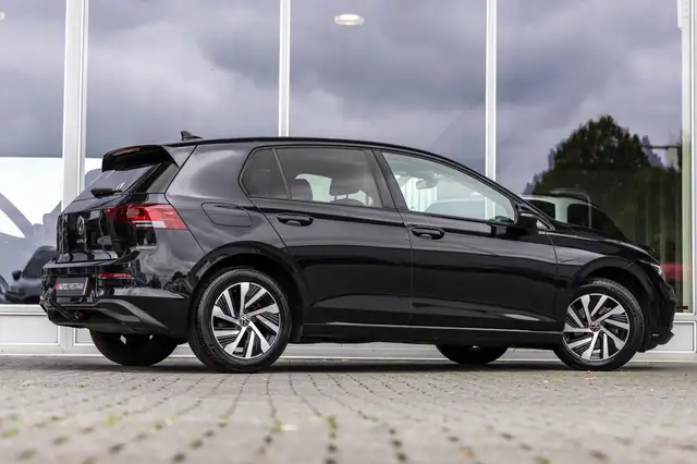 Volkswagen Golf view 2