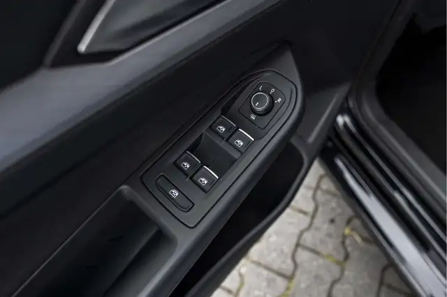Volkswagen Golf view 22