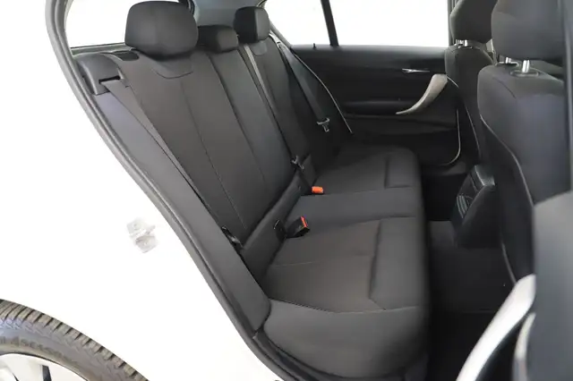 BMW 1 Series view 12