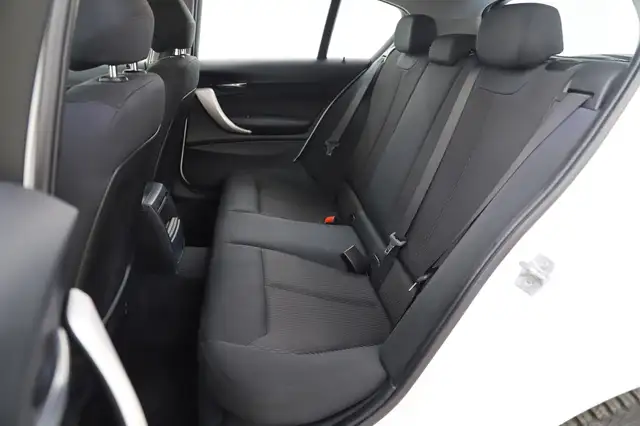BMW 1 Series view 11