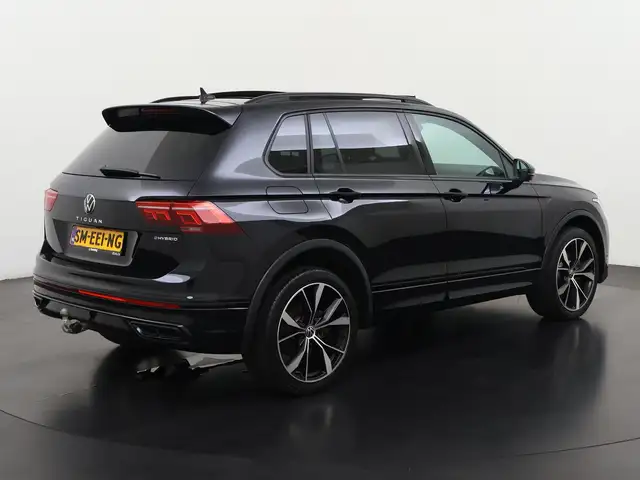 Volkswagen Tiguan view 4