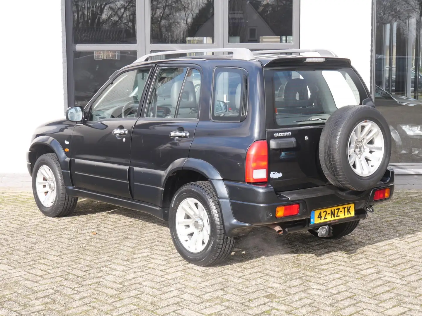 Suzuki Grand Vitara 2.0 FreeStyle-3 Airco Leder 123.000km !!! 2e eigen Schwarz - 2