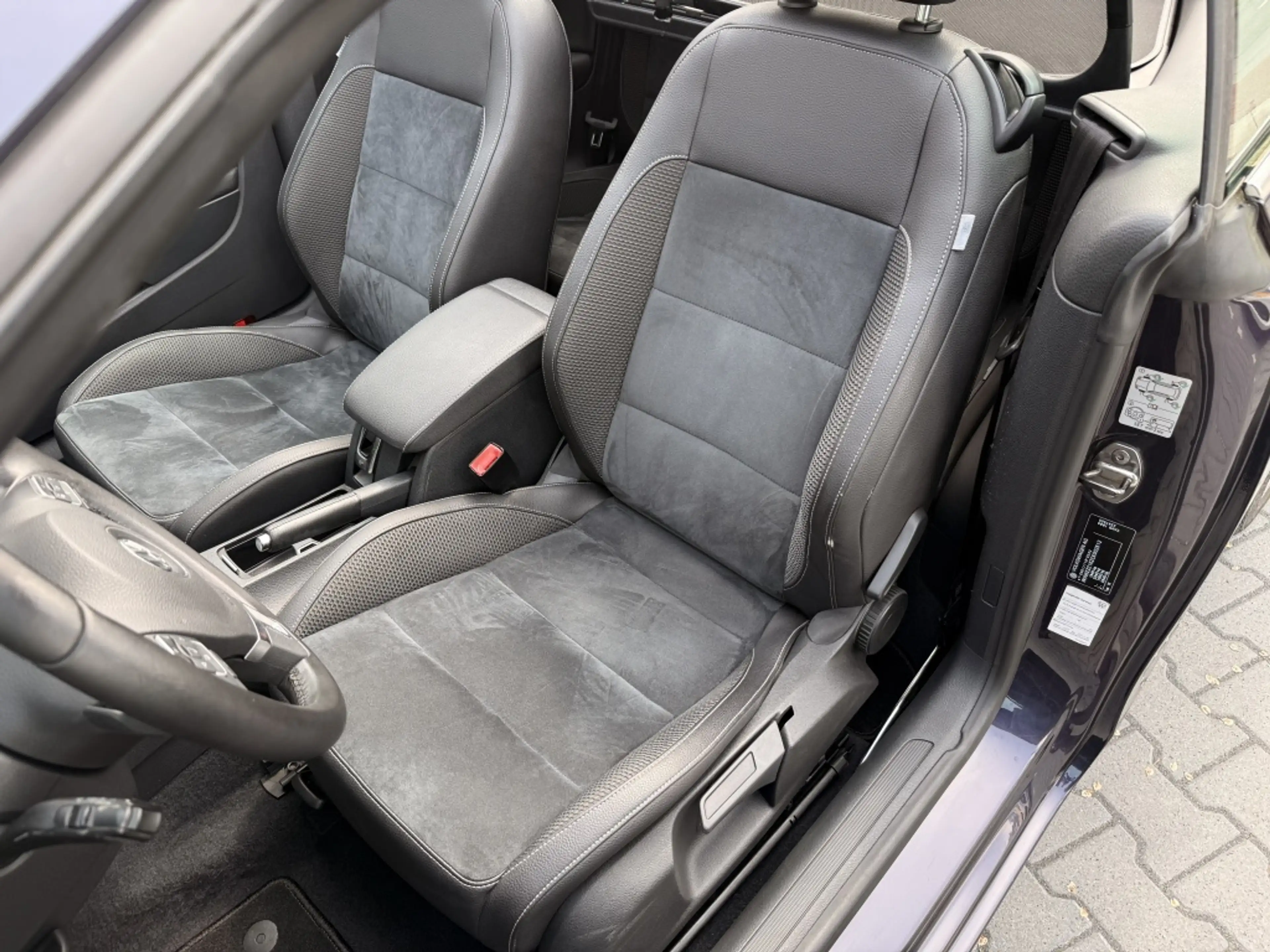 Volkswagen Golf Cabriolet 1.4 TSI DSG airco navi — photo 12