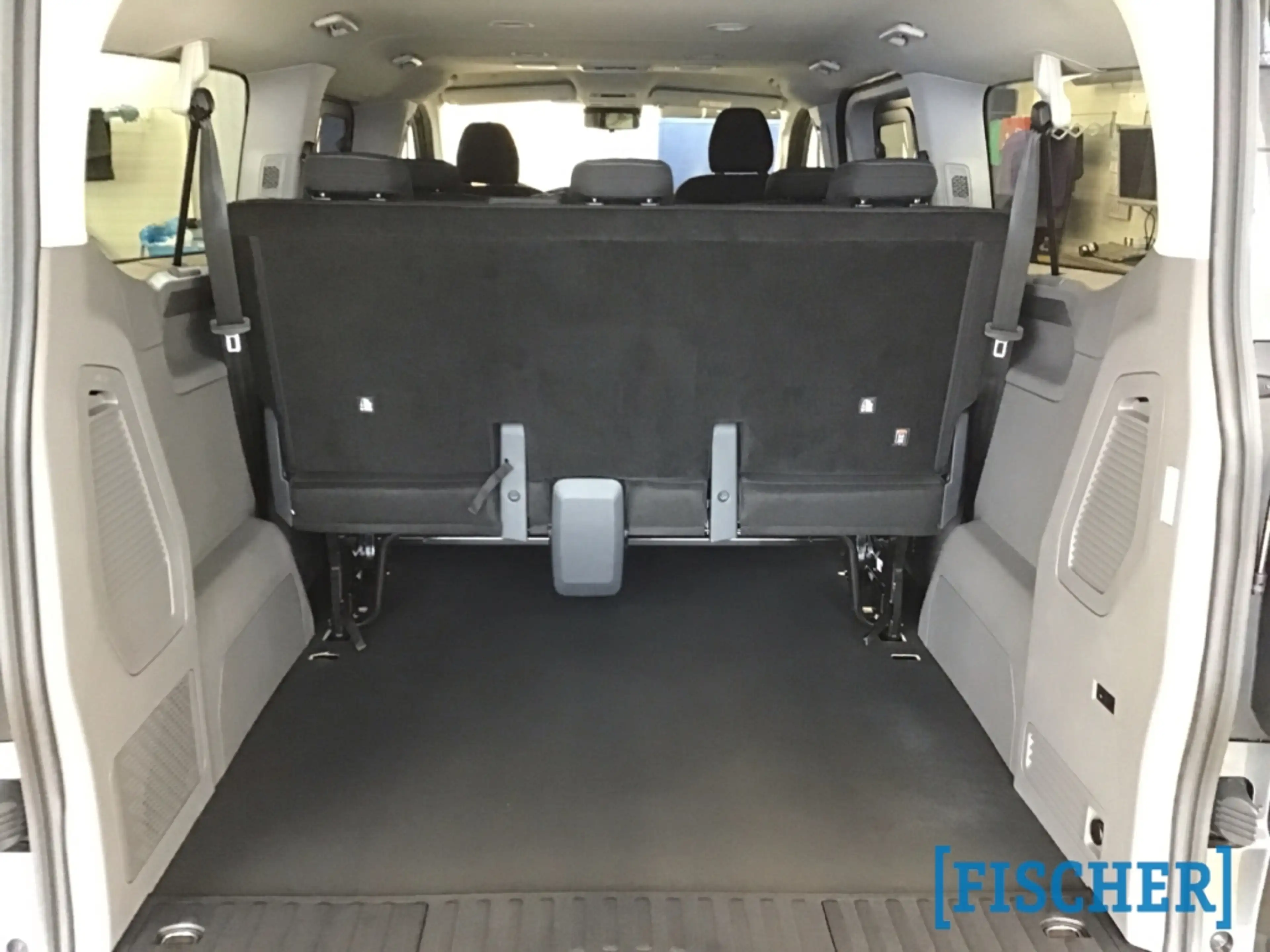 Volkswagen T7 Caravelle 2.0TDI Aut. lang LR Life Matrix Navi SHZ ACC PDC V — photo 12