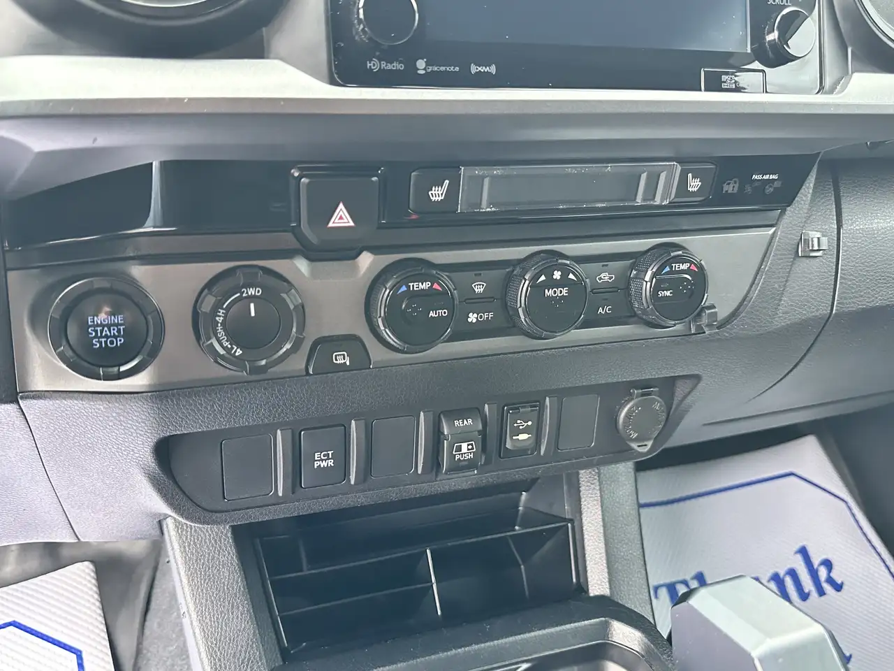 Toyota Tacoma снимка Toyota Tacoma