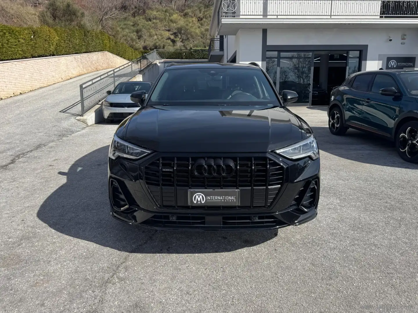 Audi Q3 40 TDI quattro S tr. S line edition Schwarz - 2