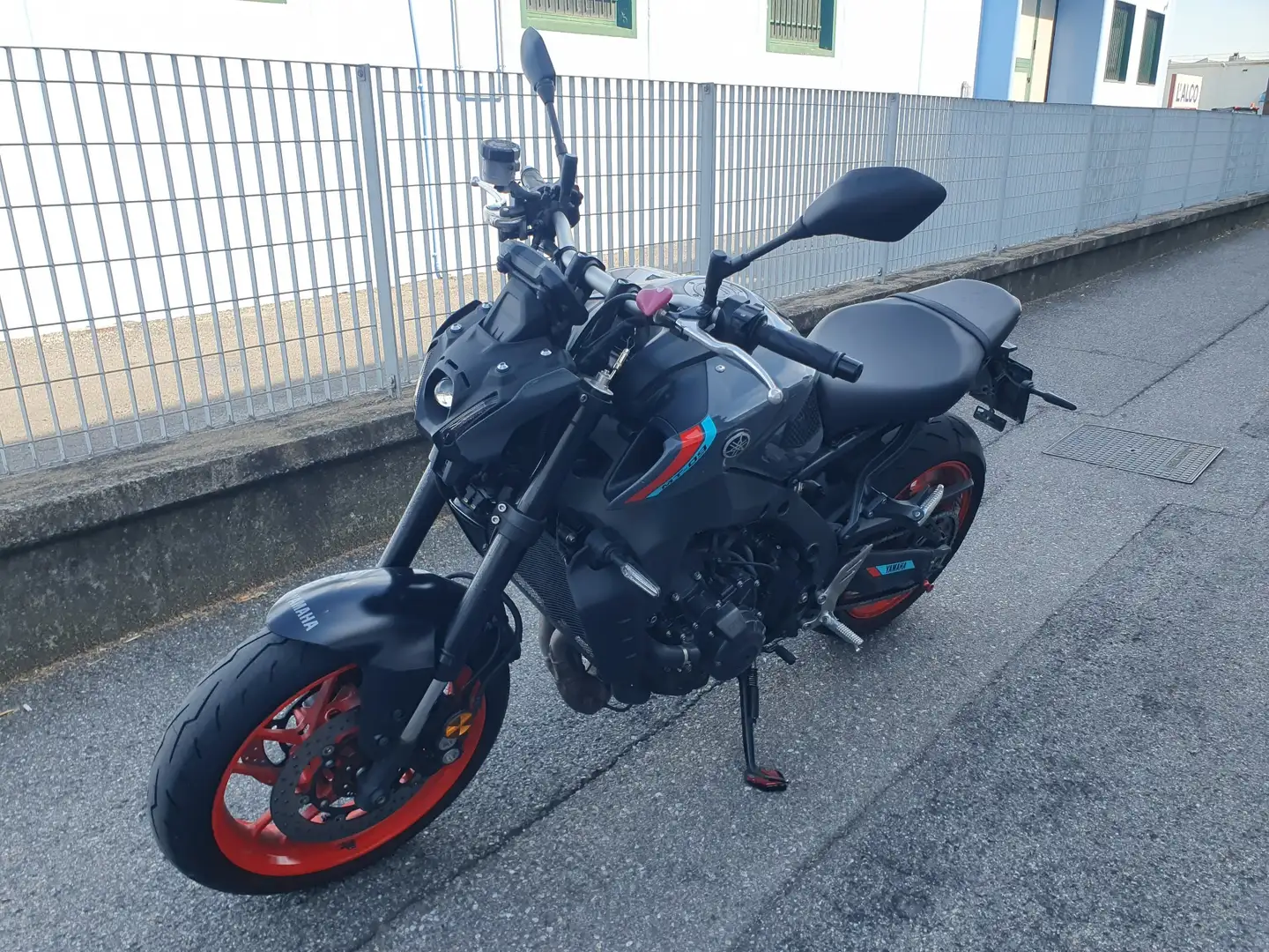 Yamaha MT-09 Grigio - 1
