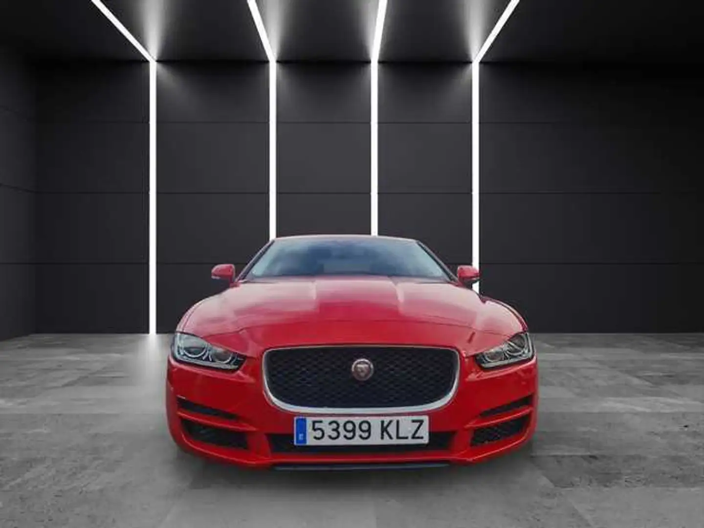Jaguar XE 2.0 Diesel Portfolio AWD Aut. 180 Rood - 2