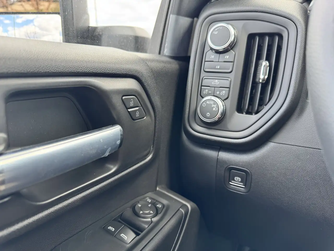 GMC Sierra 3500HD снимка GMC Sierra 3500HD