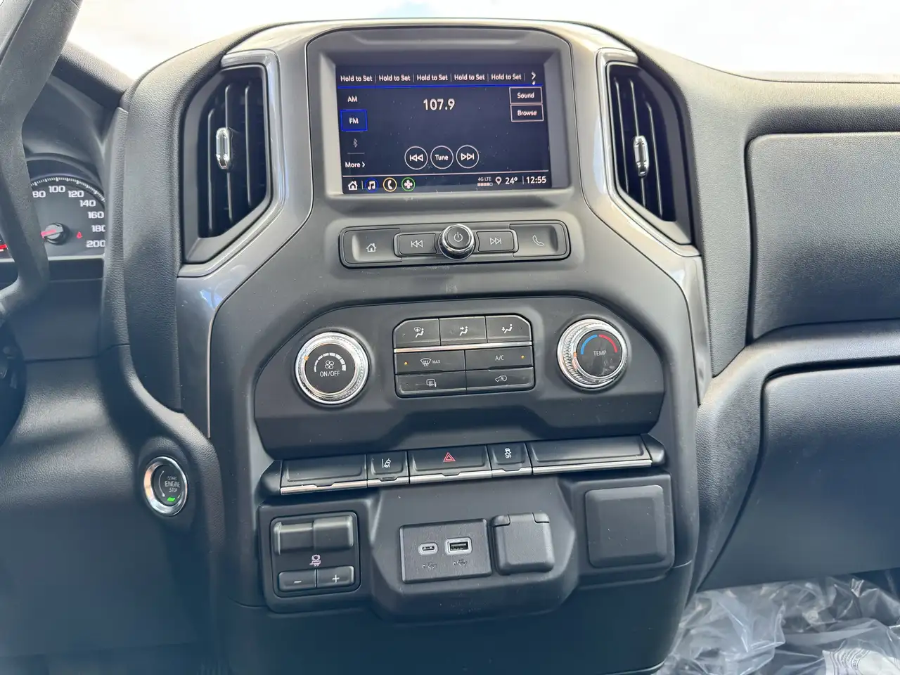 GMC Sierra 3500HD снимка GMC Sierra 3500HD