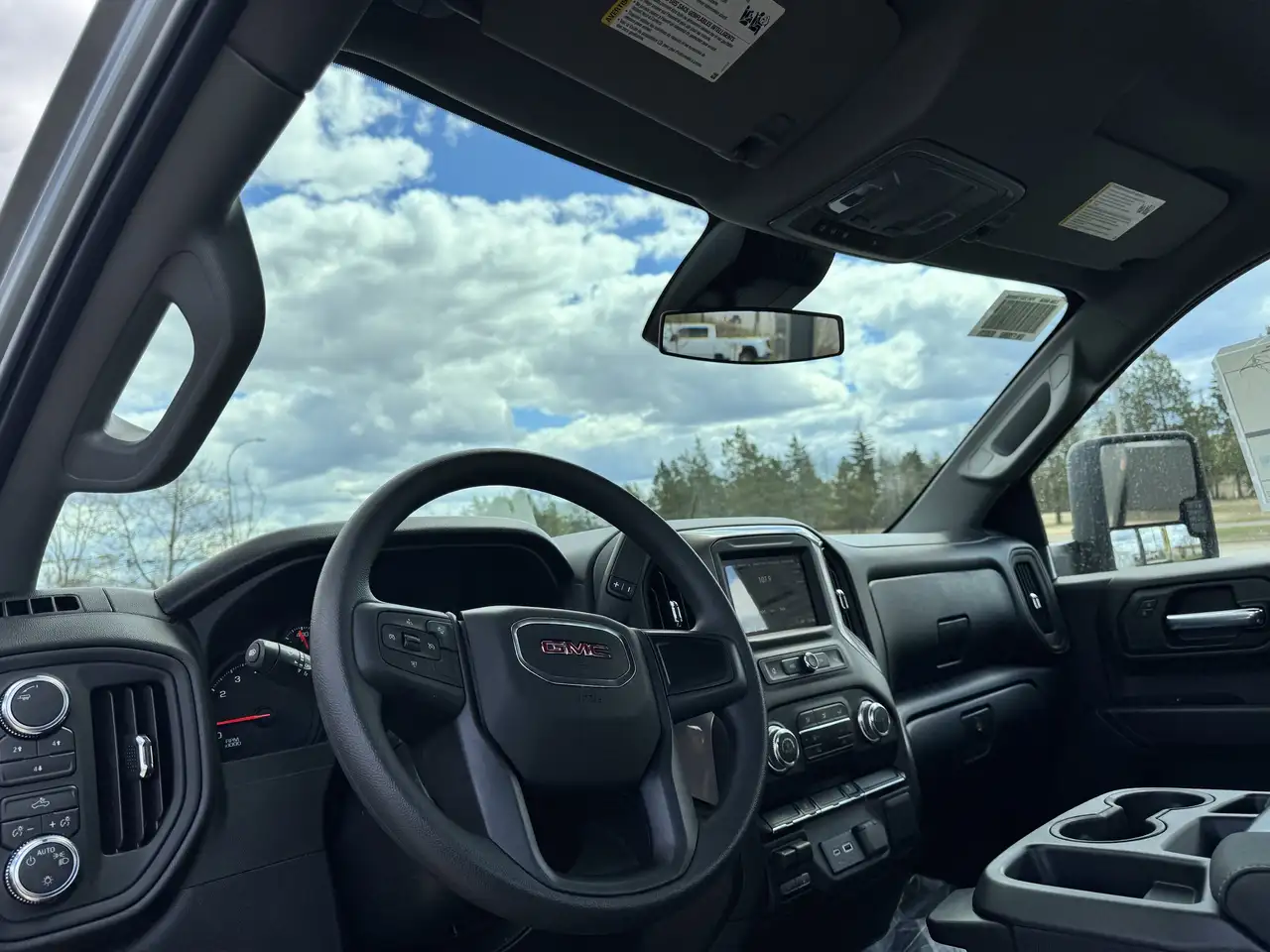 GMC Sierra 3500HD снимка GMC Sierra 3500HD