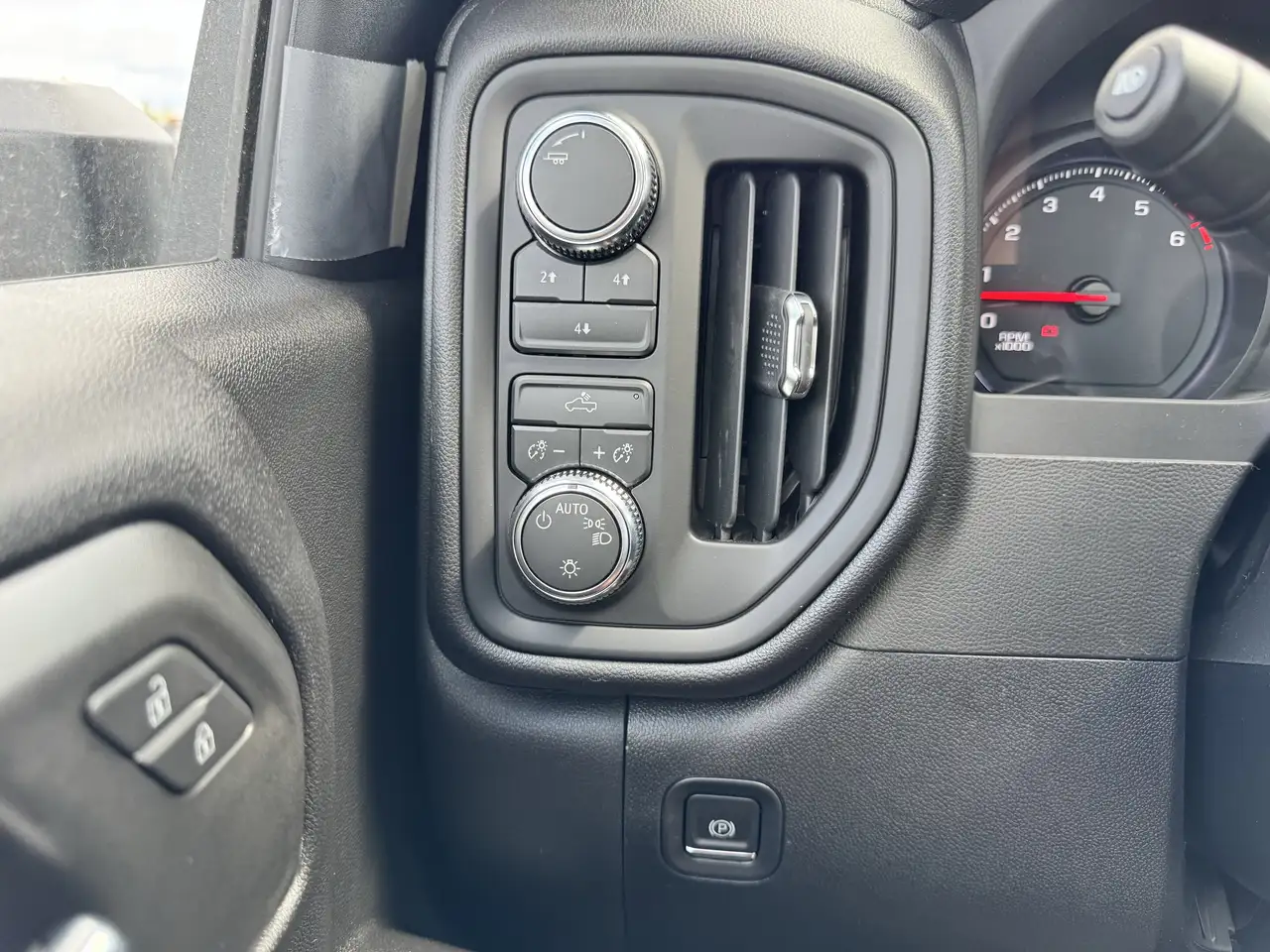 GMC Sierra 3500HD снимка GMC Sierra 3500HD