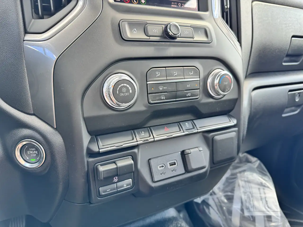 GMC Sierra 3500HD снимка GMC Sierra 3500HD