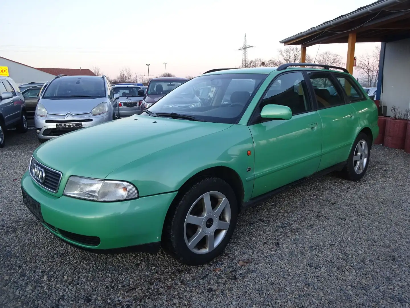 Audi A4 1.8 Avant Grün - 1