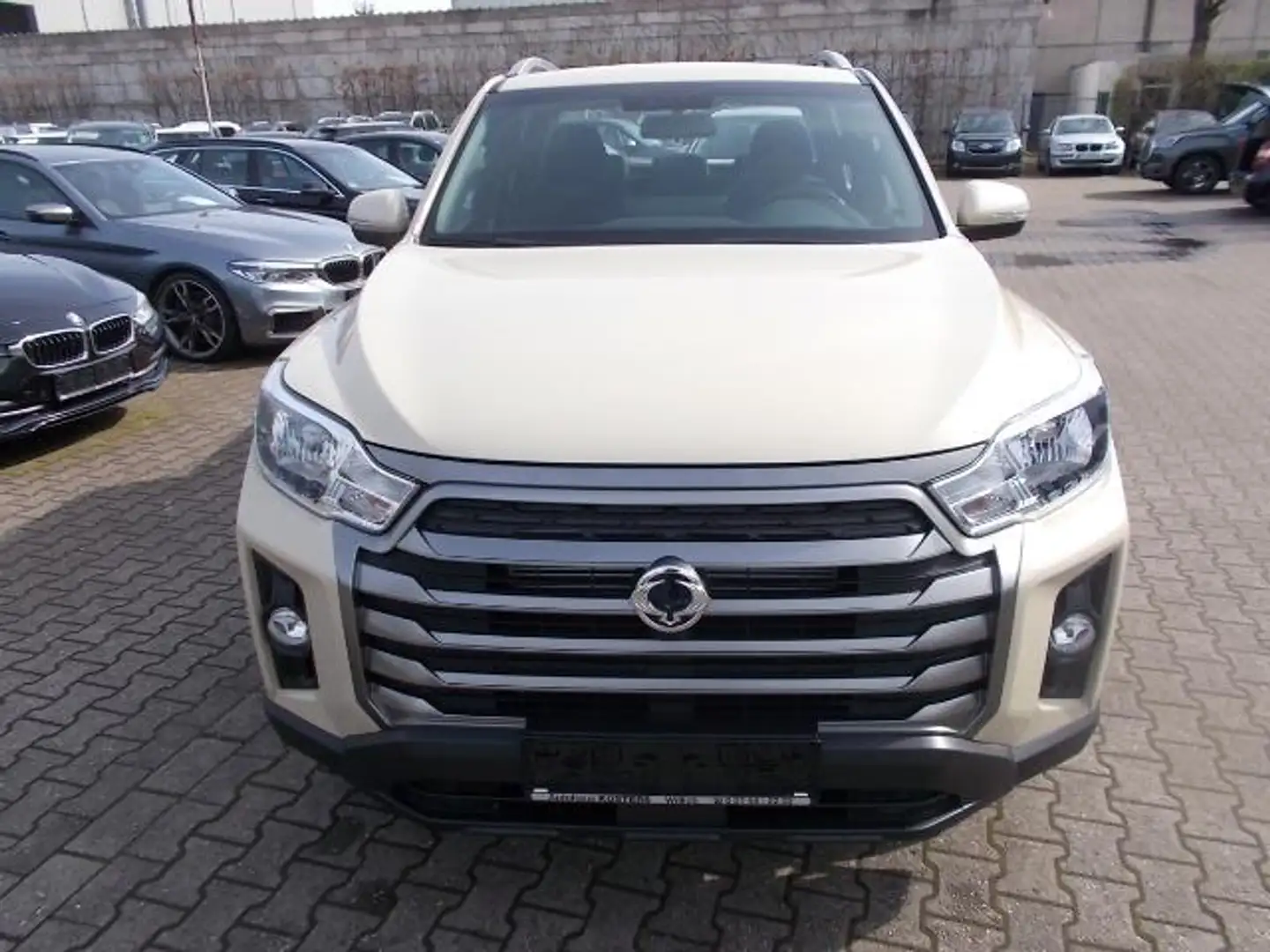 SsangYong Musso Musso Grand 2.2D Amber 4WD, sofort Beige - 2