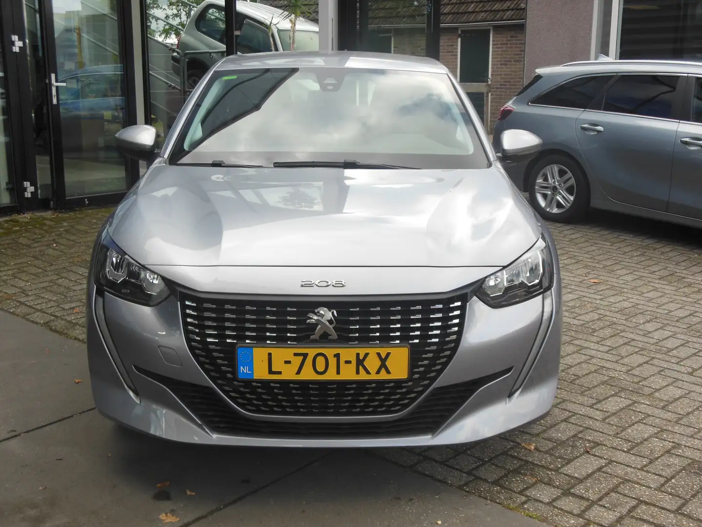 Peugeot 208 1.2 PureTech Blue Lease Active Staat in De Krim Grijs - 2