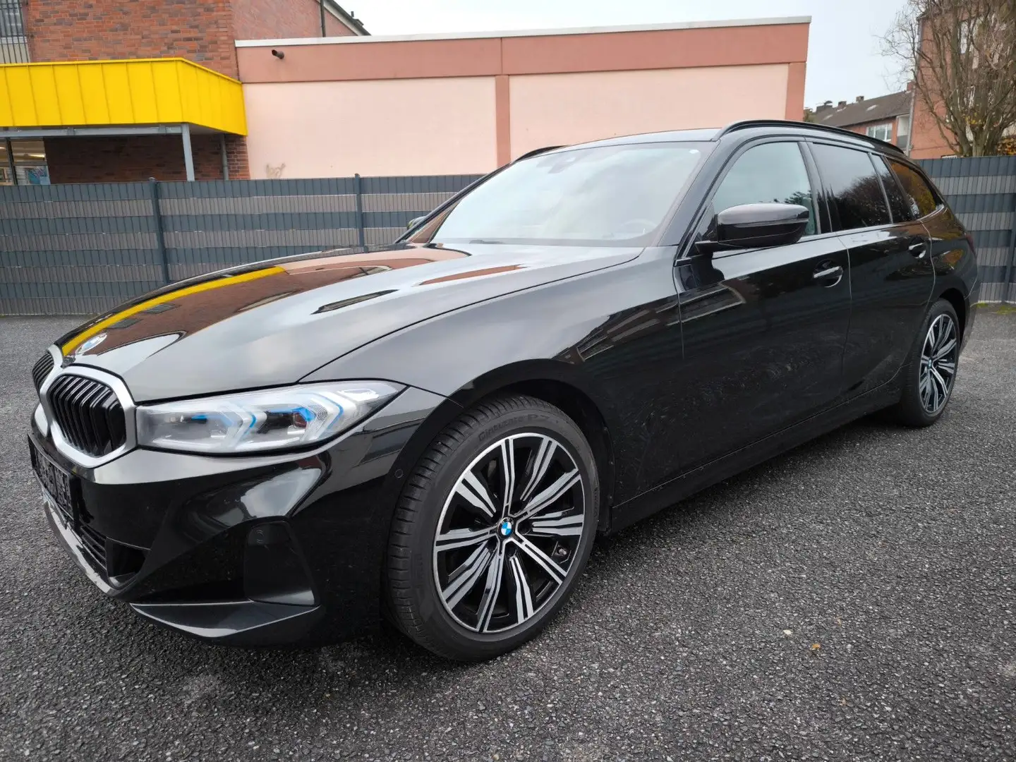 BMW 320 d LCI Widescreen, H&K, HeadUp, T.-Leder, TW Zwart - 1