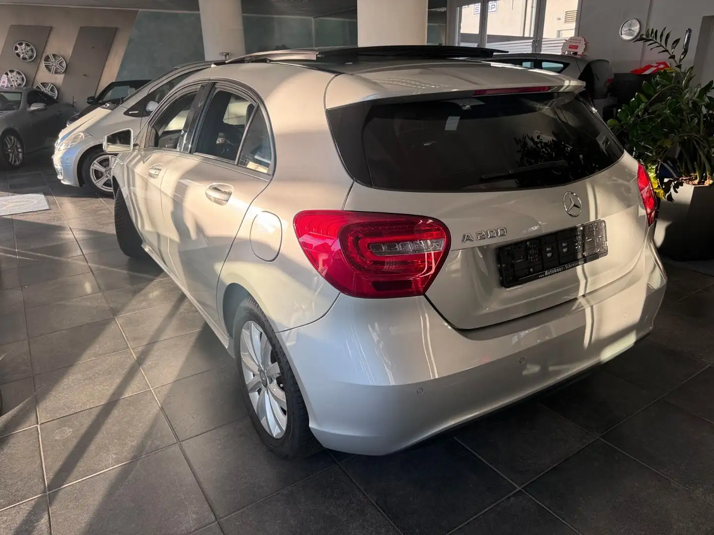 Mercedes-Benz A 200 Style* COMAND*Xenon* Panorama-SHD*el.Sitze Silber - 2