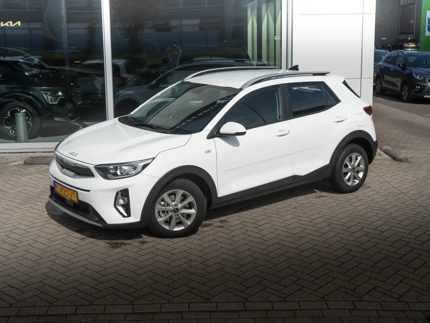 Kia Stonic 1.0 T-GDi MHEV DynamicLine | Climate control | Nav Wit - 2