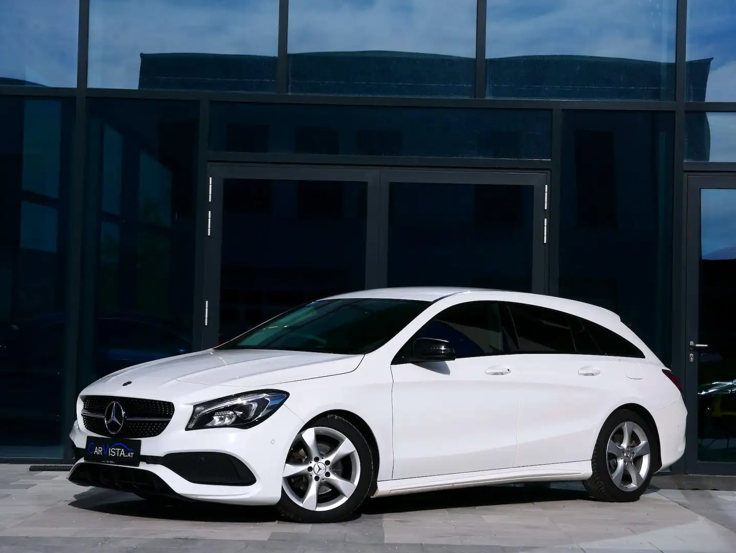 Mercedes-Benz CLA 180 Shooting Brake AMG Line Aut. * LED - Keyless go* Weiß - 1
