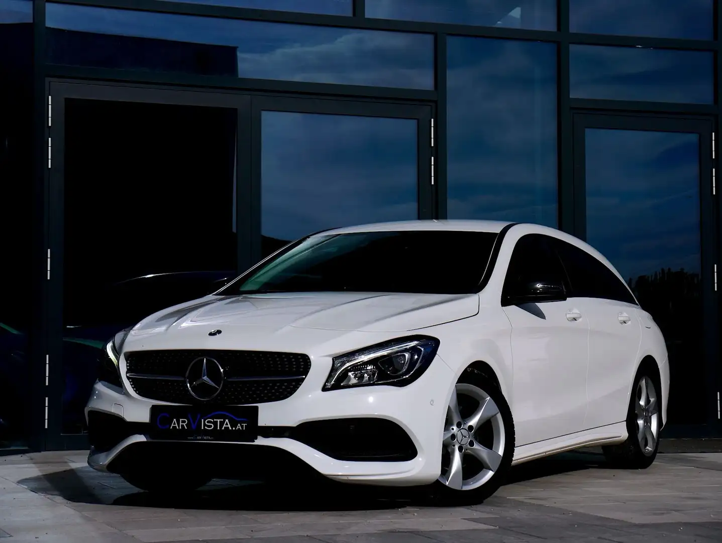 Mercedes-Benz CLA 180 Shooting Brake AMG Line Aut. * LED - Keyless go* Weiß - 2
