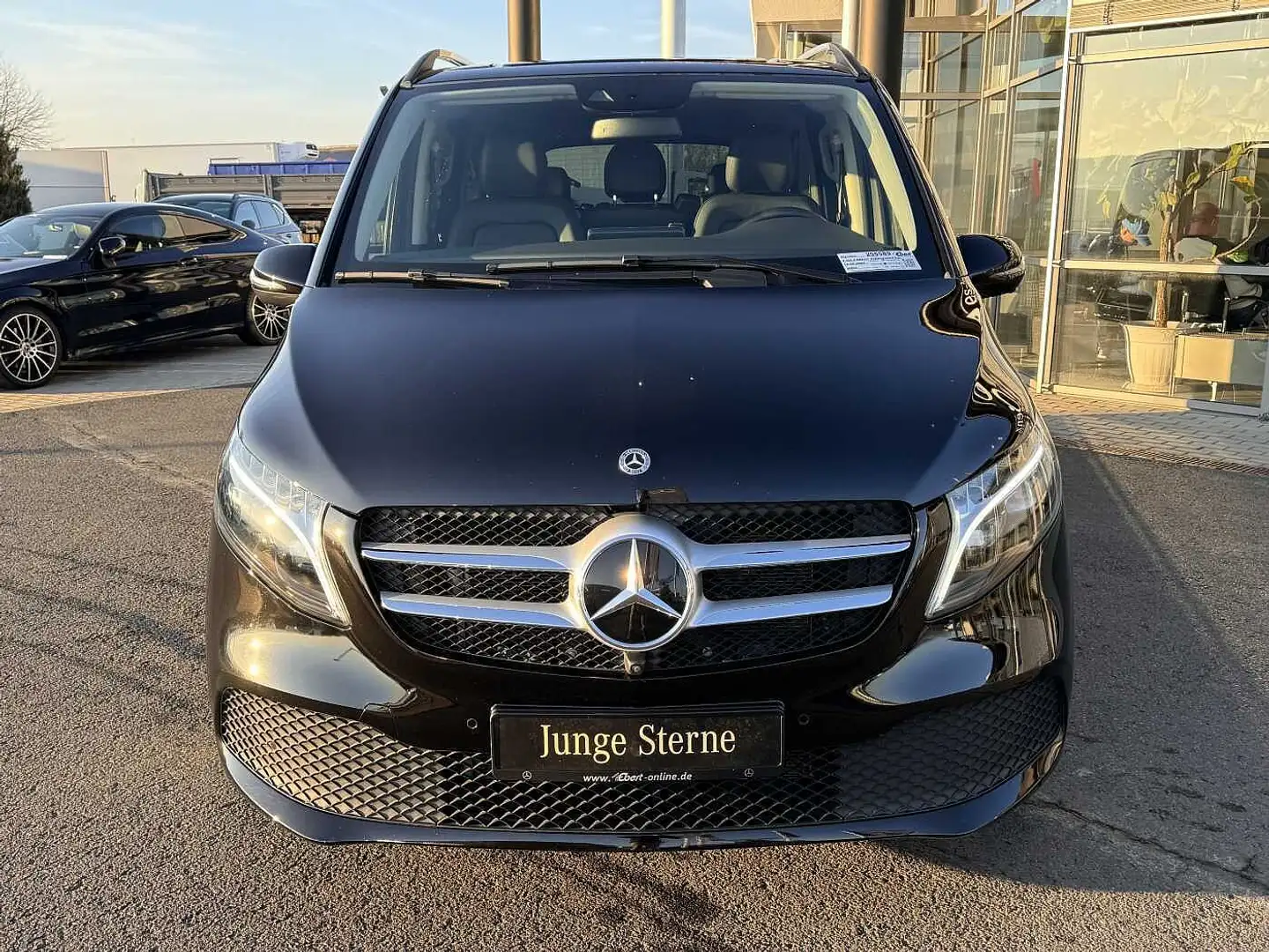 Mercedes-Benz V 300 d AVA 4MATIC 3430 DISTRONIC AHK2,5 360 Schwarz - 2
