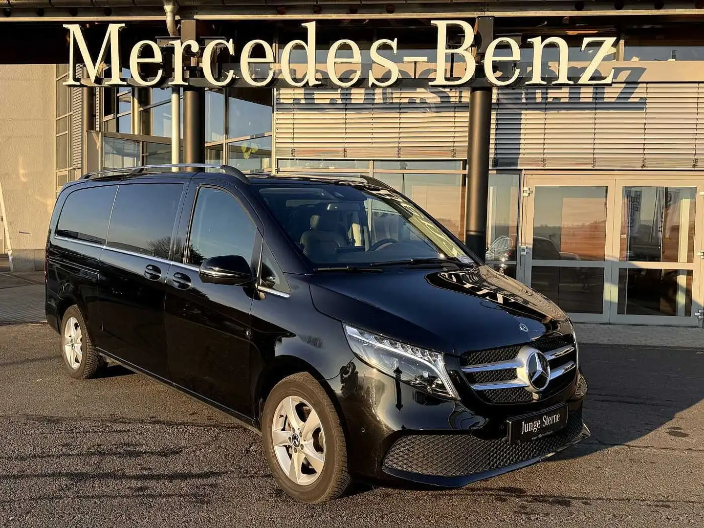 Mercedes-Benz V 300 d AVA 4MATIC 3430 DISTRONIC AHK2,5 360 Schwarz - 1