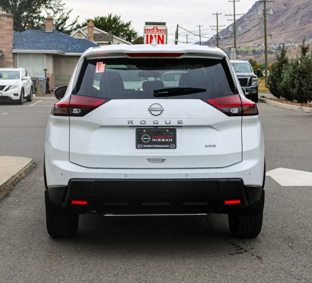 Nissan Rogue снимка Nissan Rogue
