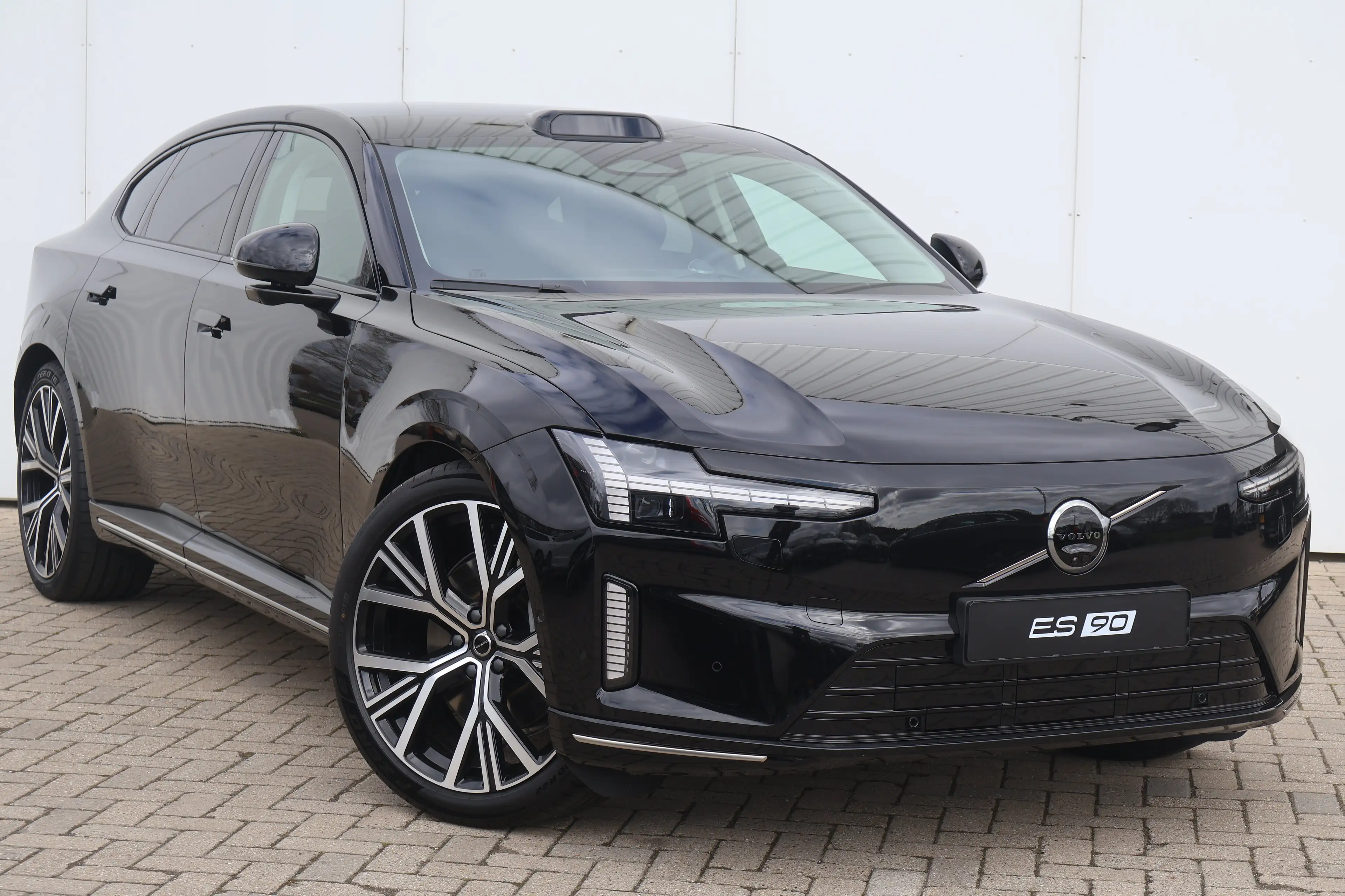 Volvo ES90 Single Motor Extended Range Ultra 92 kWh | B&W | L — photo 3
