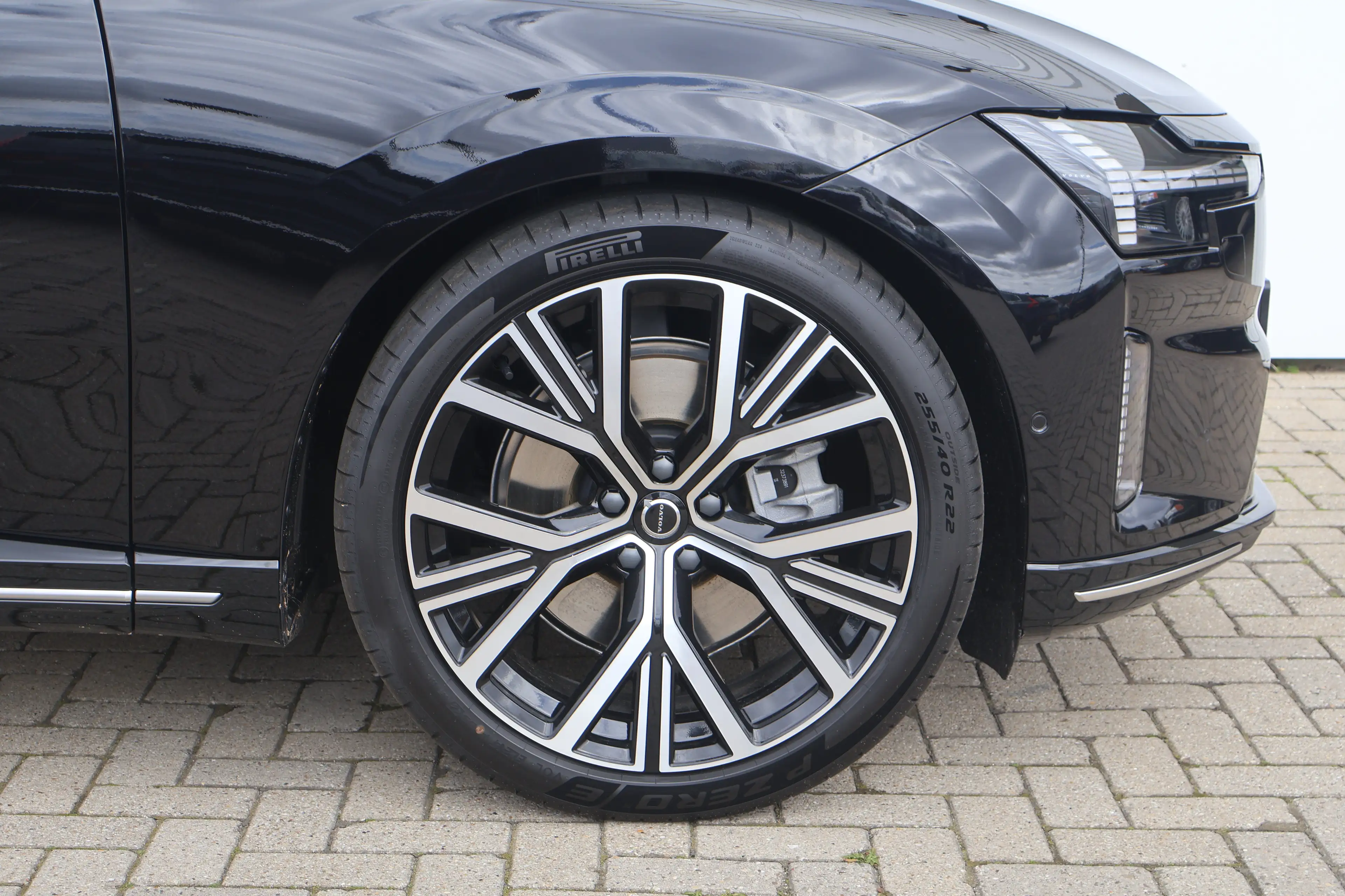 Volvo ES90 Single Motor Extended Range Ultra 92 kWh | B&W | L — photo 9