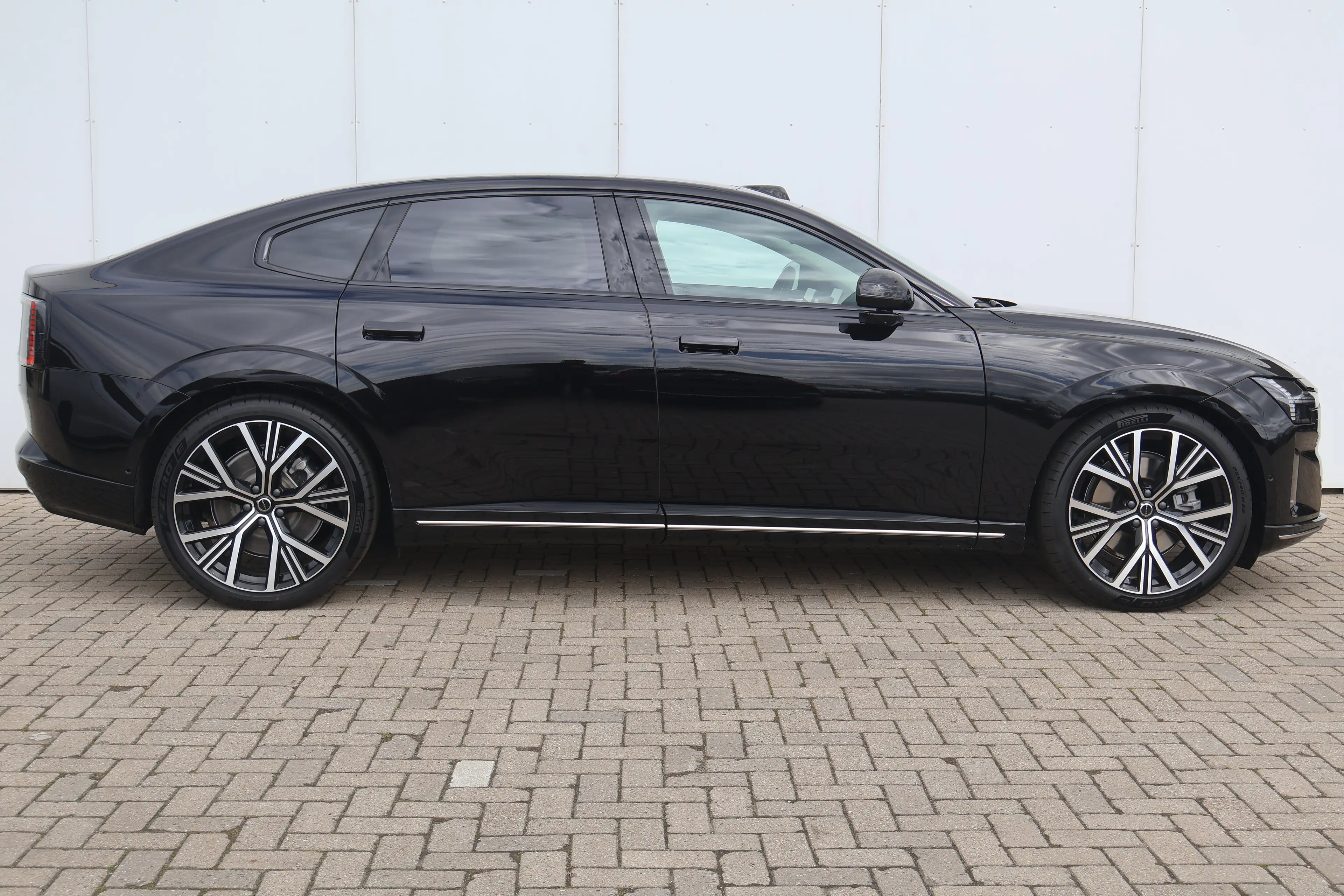 Volvo ES90 Single Motor Extended Range Ultra 92 kWh | B&W | L — photo 4