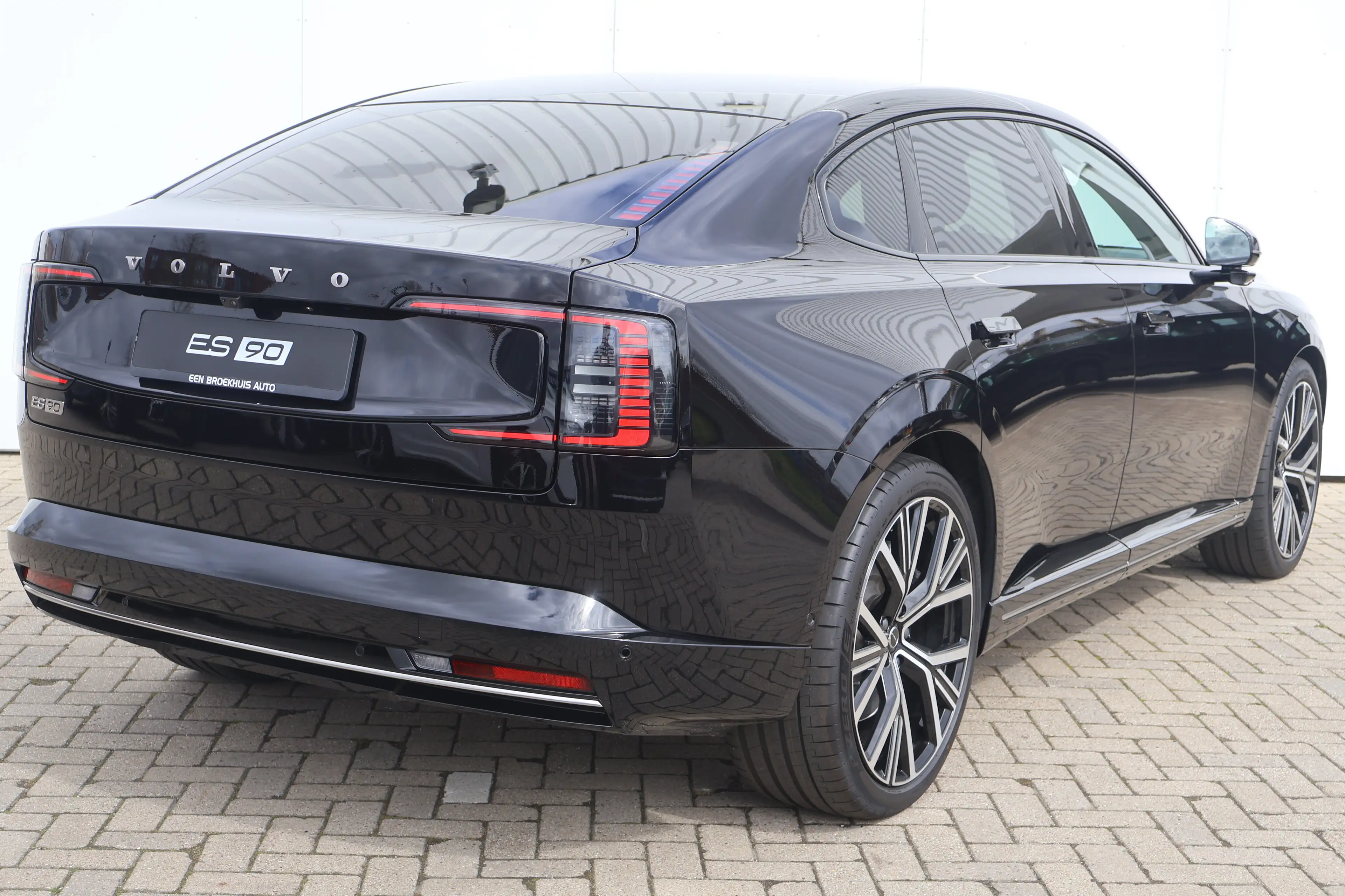 Volvo ES90 Single Motor Extended Range Ultra 92 kWh | B&W | L — photo 15
