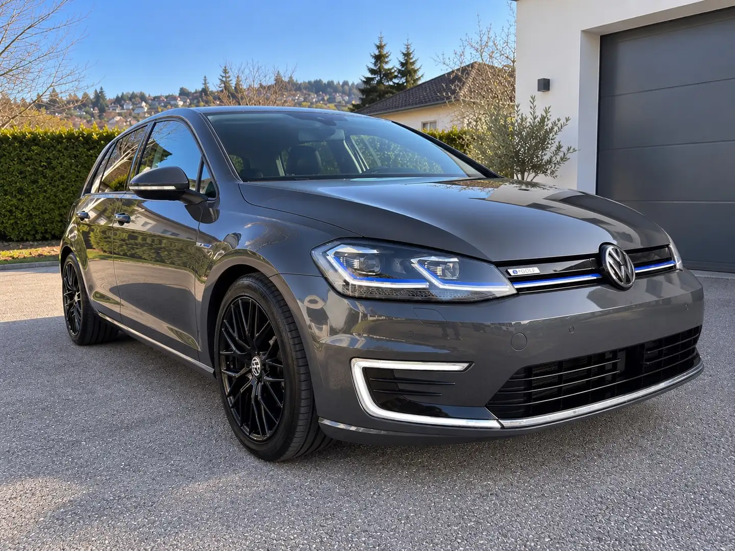 Volkswagen e-Golf e-Golf 35,8kWh (mit Batterie) Grau - 1