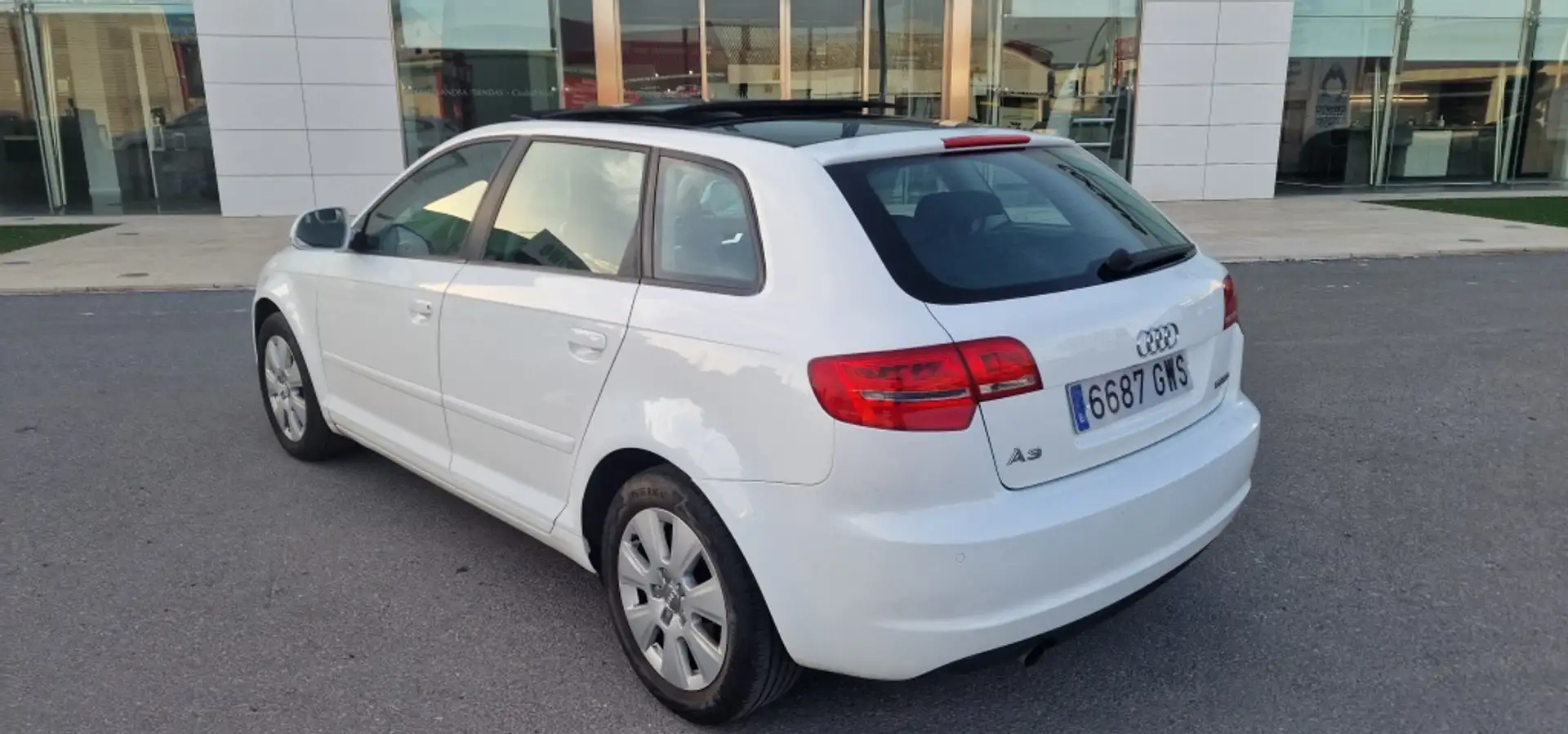 Audi A3 Sportback 1.6TDI Ambiente Blanco - 2