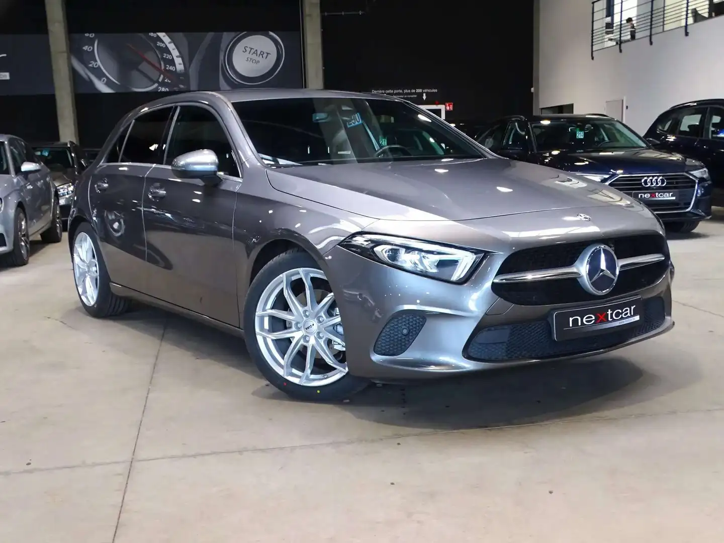 Mercedes-Benz A 180 d 7GTRONIC ***FULL LED-CRUISE-NAVI-PARKTRONIC*** Gris - 2