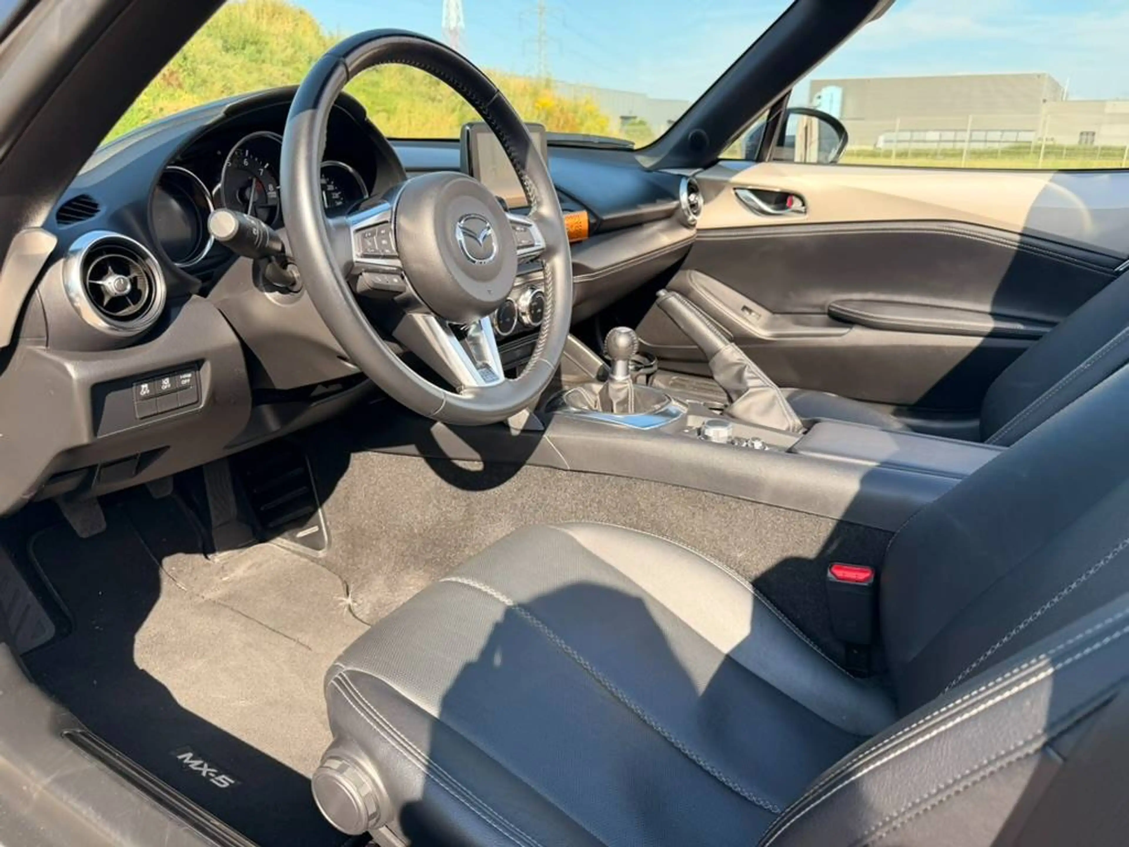 Mazda MX-5 @ SERVICARS FLEURUS - Mazda MX-5 1.5i Skyactiv-G Skycruise (EU6d) - MAXTON PACK - JANTE OZ - 12 MOIS GARANTIE — photo 9
