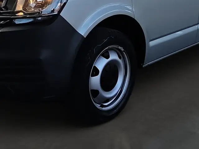 Volkswagen Transporter view 10