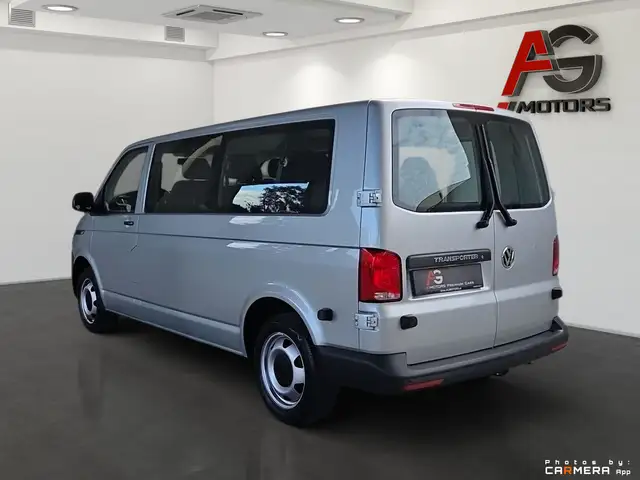 Volkswagen Transporter view 7