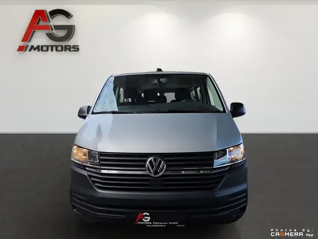 Volkswagen Transporter view 2