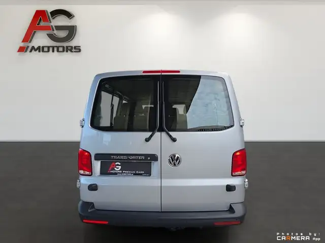 Volkswagen Transporter view 6
