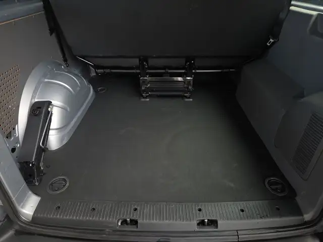 Volkswagen Transporter view 11