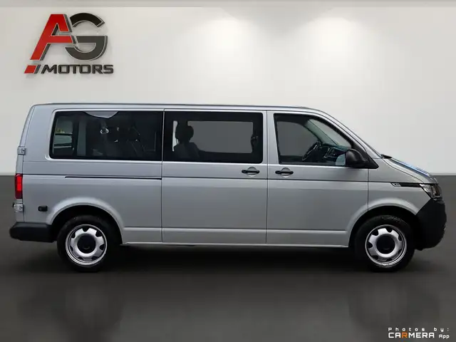 Volkswagen Transporter view 4